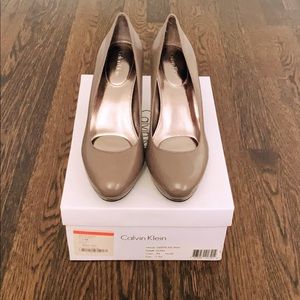 Brand New Calvin Klein heels in taupe in size 7.5